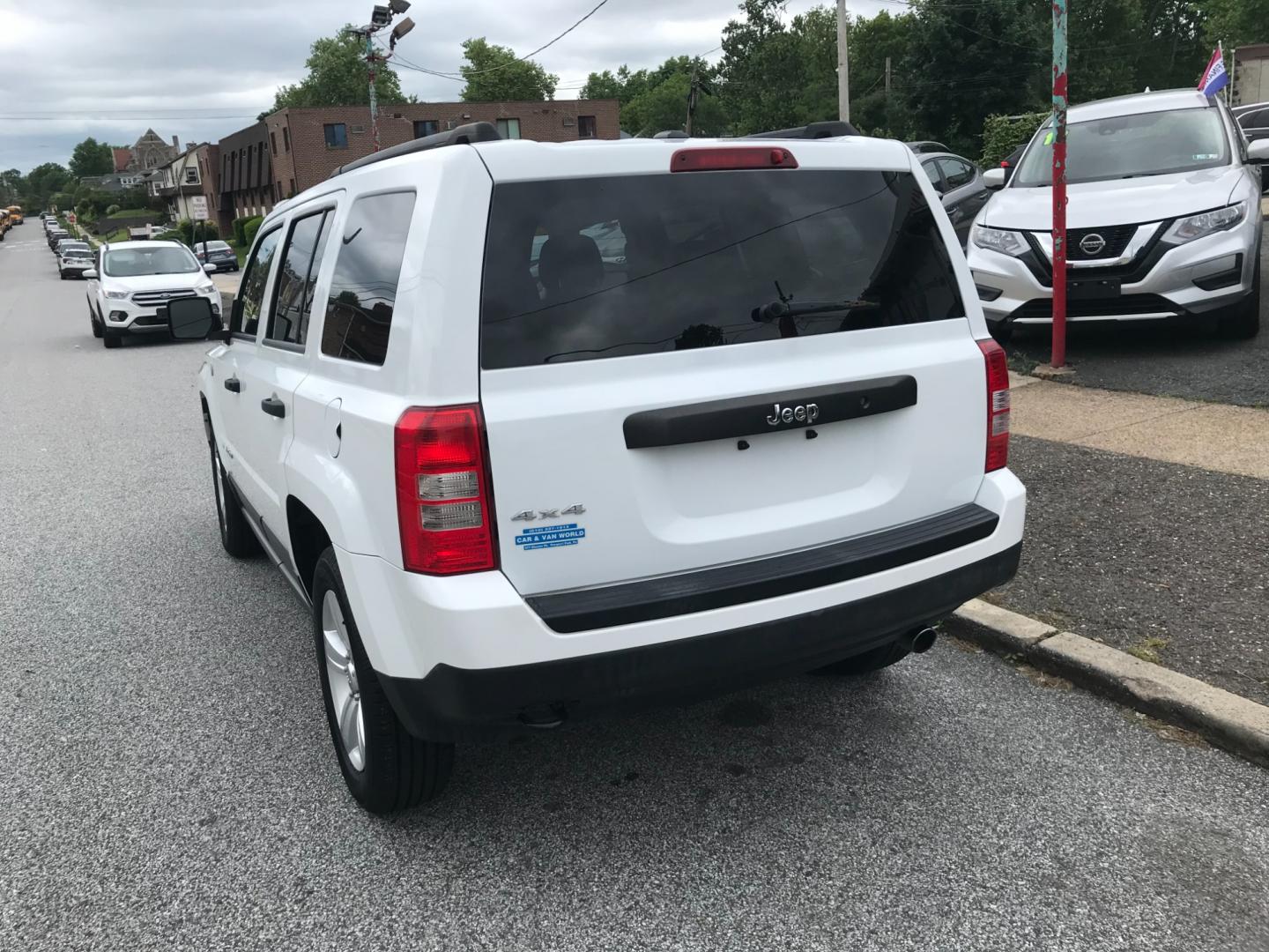 2015 White /Gray Jeep Patriot Sport (1C4NJRBB4FD) with an 2.4 V4 engine, Automatic transmission, located at 577 Chester Pike, Prospect Park, PA, 19076, (610) 237-1015, 39.886154, -75.302338 - Photo#5